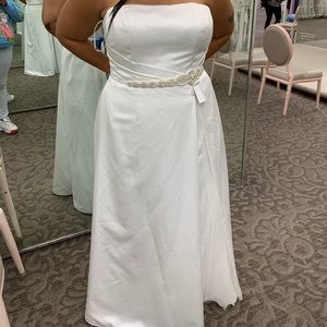 Simple Eloquent wedding dress!